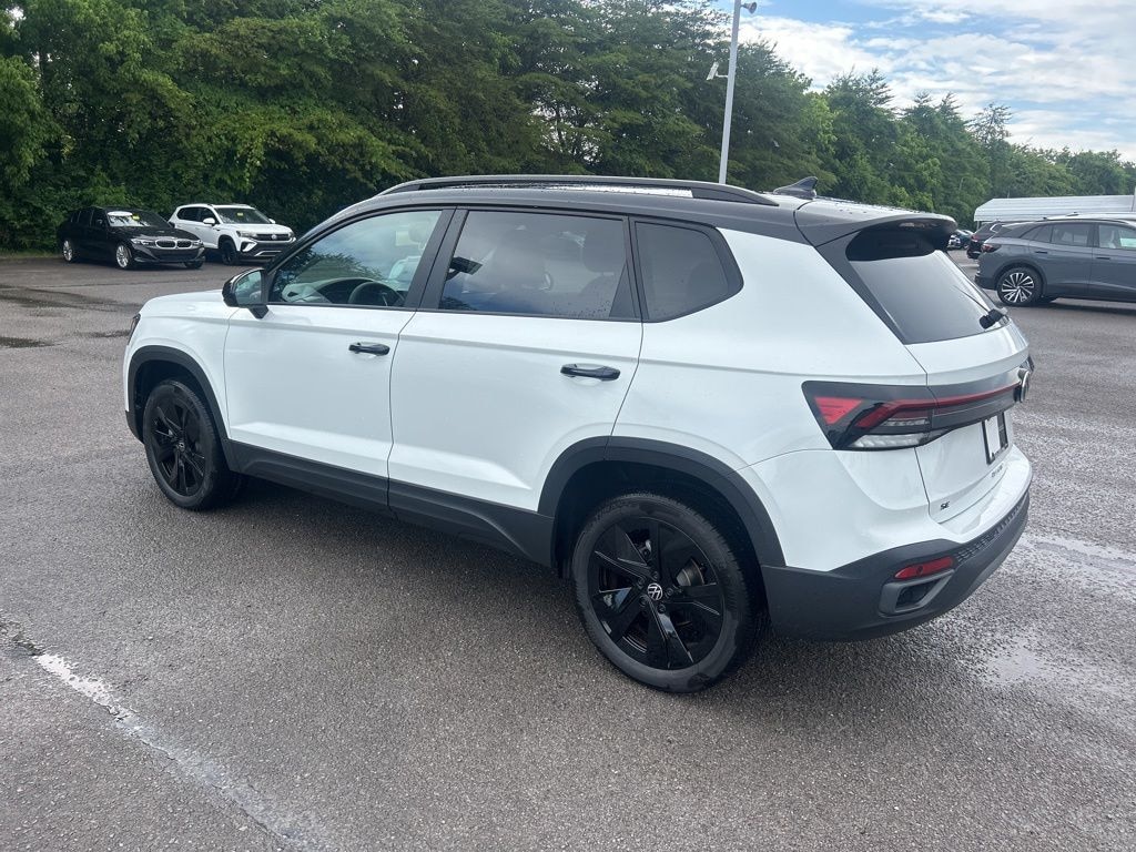 New 2026 Volkswagen Taos 1.5T SE Black SUV