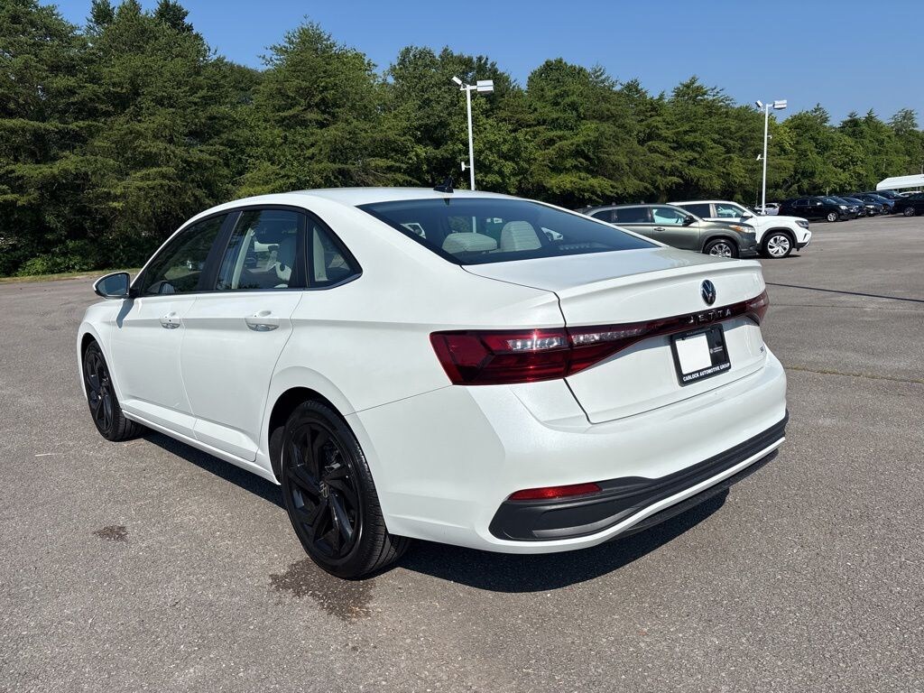New 2025 Volkswagen Jetta 1.5T SE Sedan