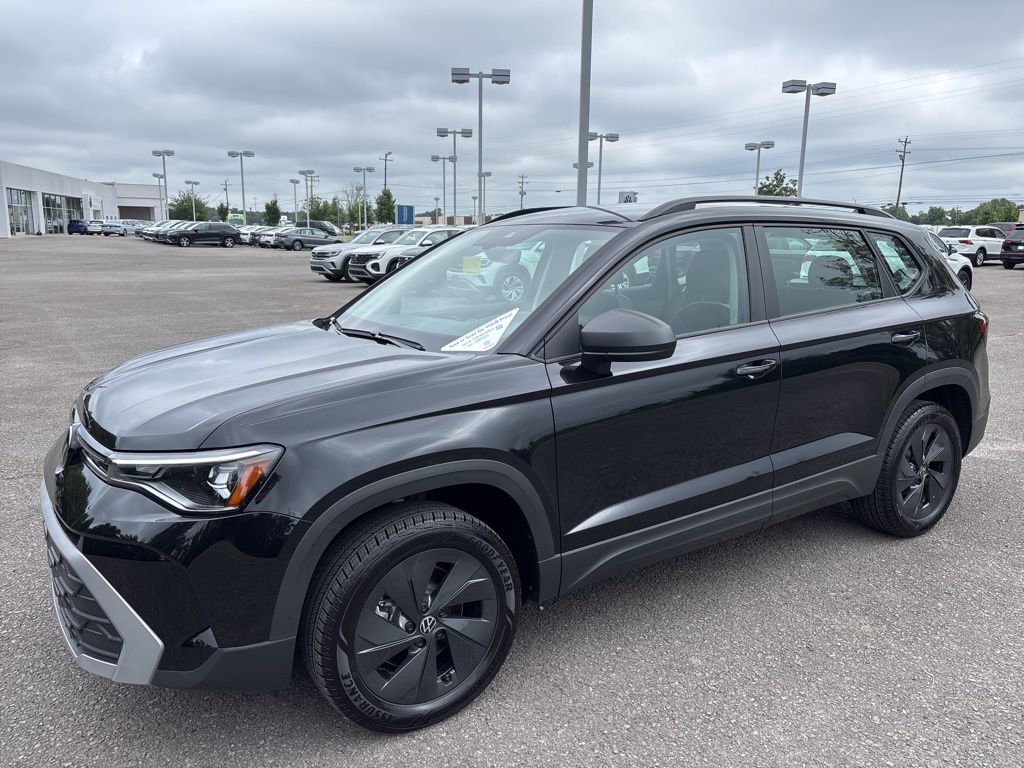 2025 Volkswagen Taos S's photo