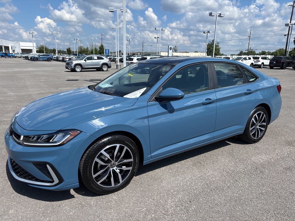 2025 Volkswagen Jetta SE's photo