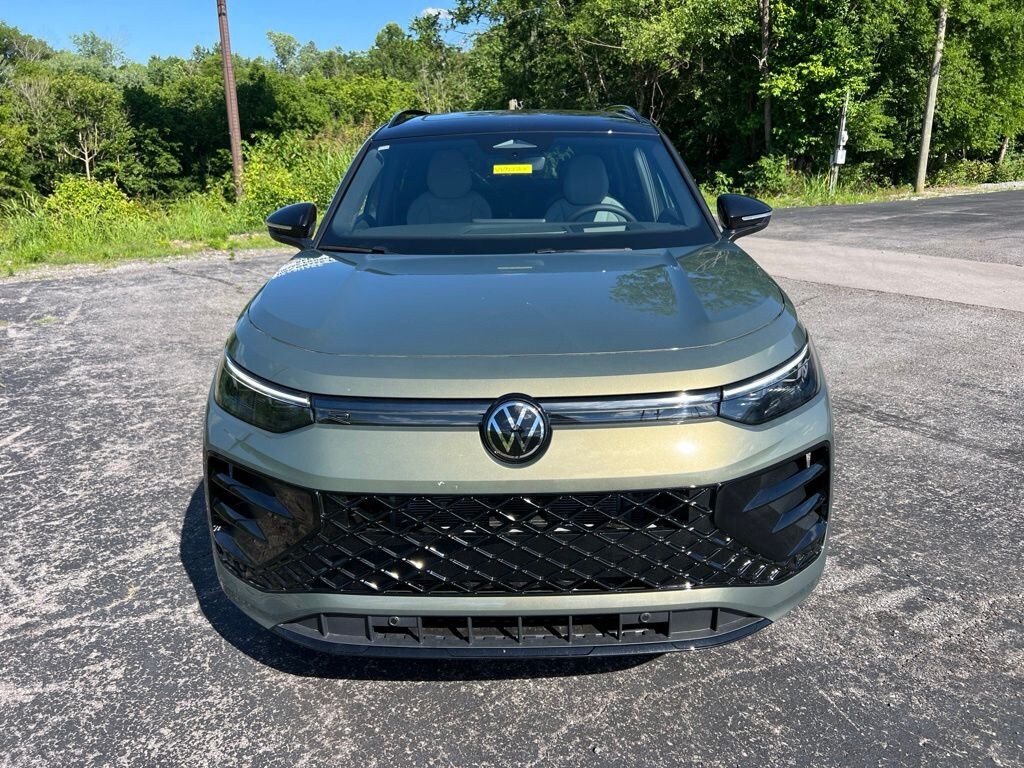 New 2026 Volkswagen Tiguan 2.0T SE R-Line Black SUV