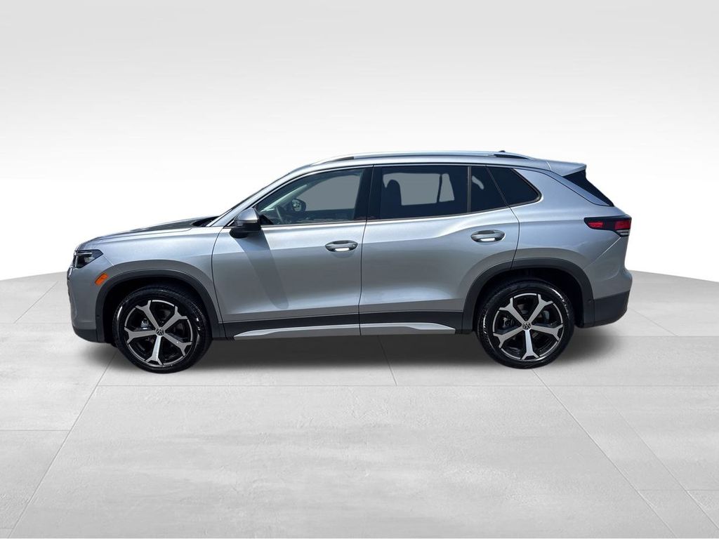 2025 Volkswagen Tiguan SE photo 3