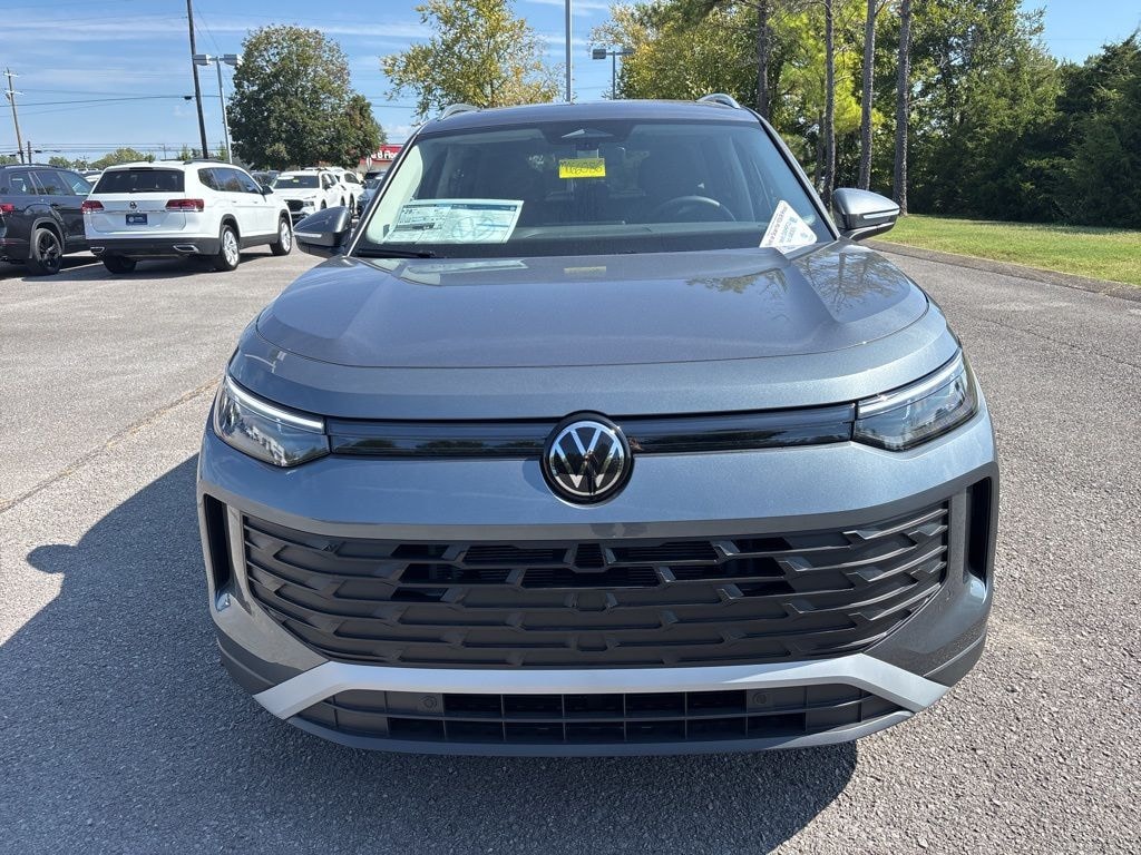 New 2025 Volkswagen Tiguan 2.0T SE SUV