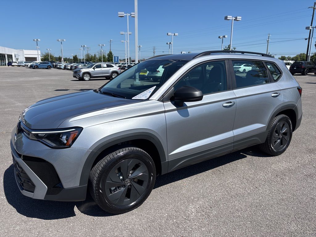 2025 Volkswagen Taos S's photo