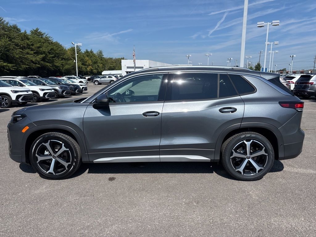 New 2025 Volkswagen Tiguan 2.0T SE SUV