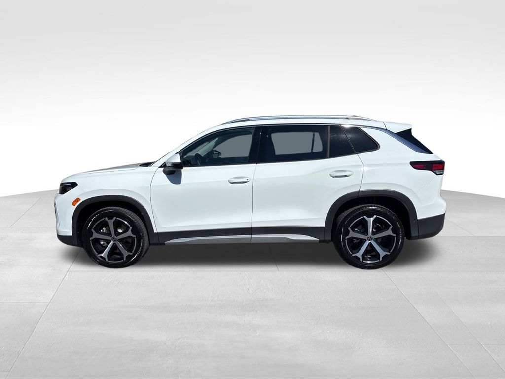 2025 Volkswagen Tiguan SE photo 3