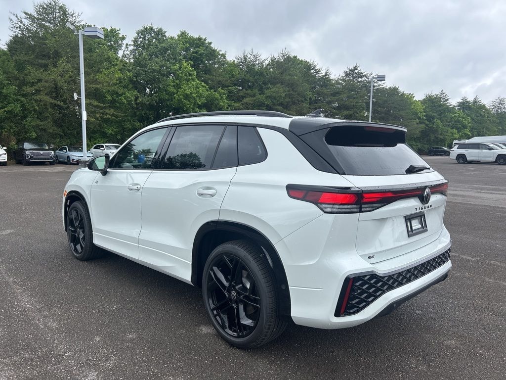 New 2026 Volkswagen Tiguan 2.0T SE R-Line Black SUV