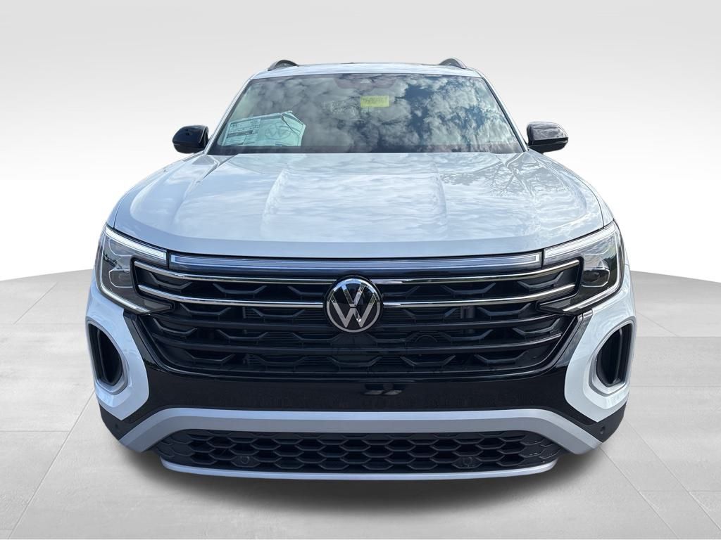 2026 Volkswagen Atlas Peak Edition SE photo 2