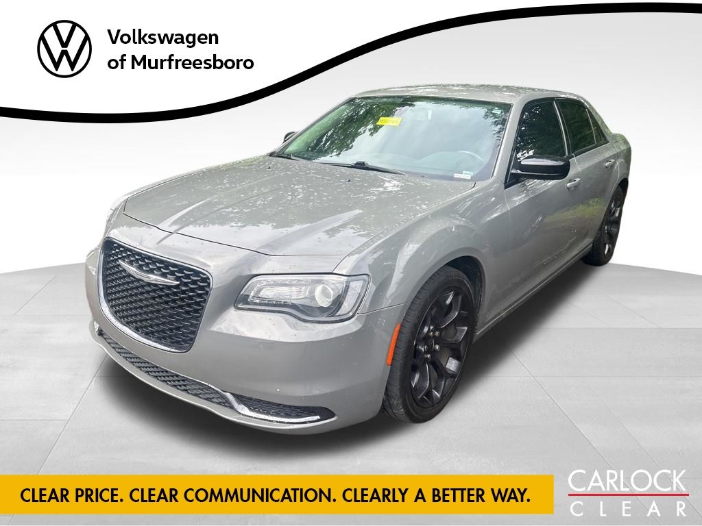 2019 Chrysler 300 Touring's photo
