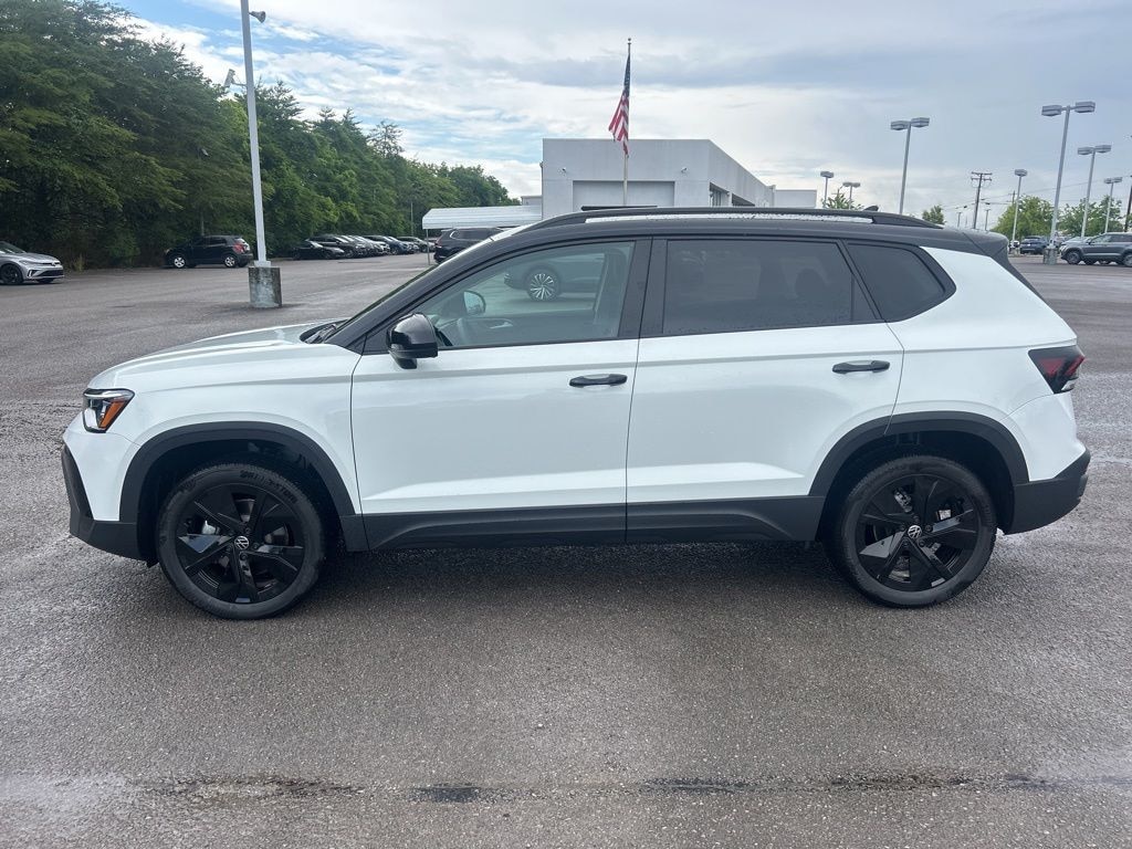 New 2026 Volkswagen Taos 1.5T SE Black SUV