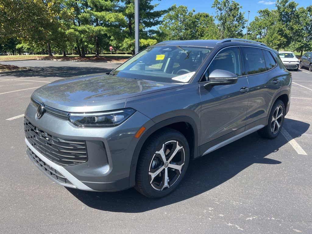 2025 Volkswagen Tiguan SE's photo