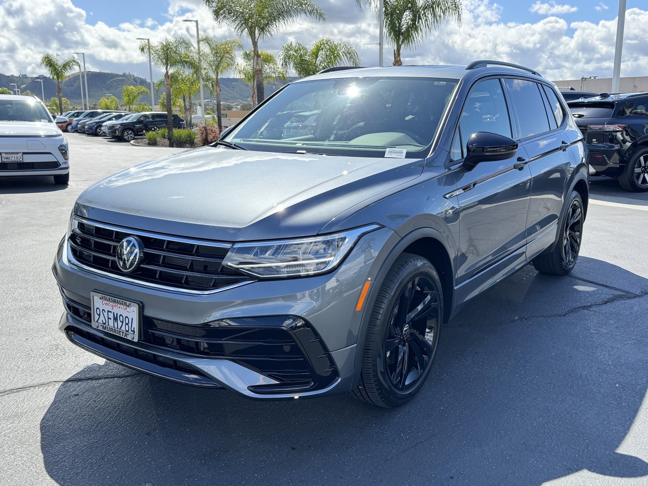 2024 Volkswagen Tiguan 2.0T SE R-Line Black photo 4