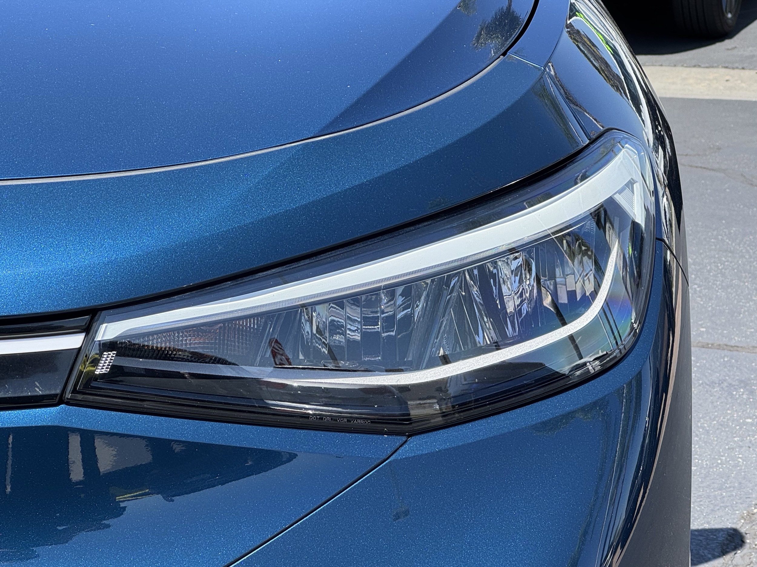 2023 Volkswagen ID.4 Pro photo 4