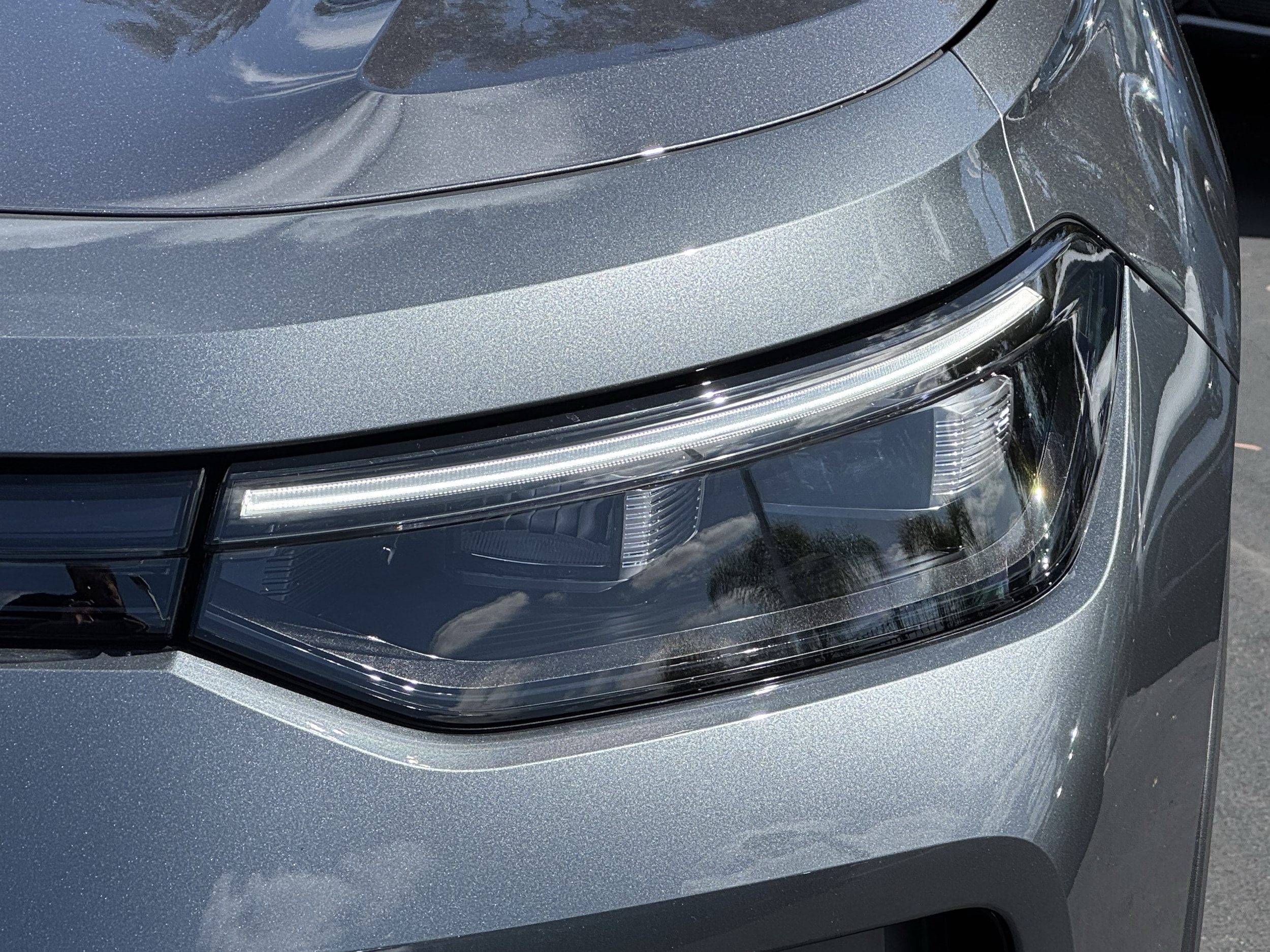 2025 Volkswagen Tiguan SE photo 4