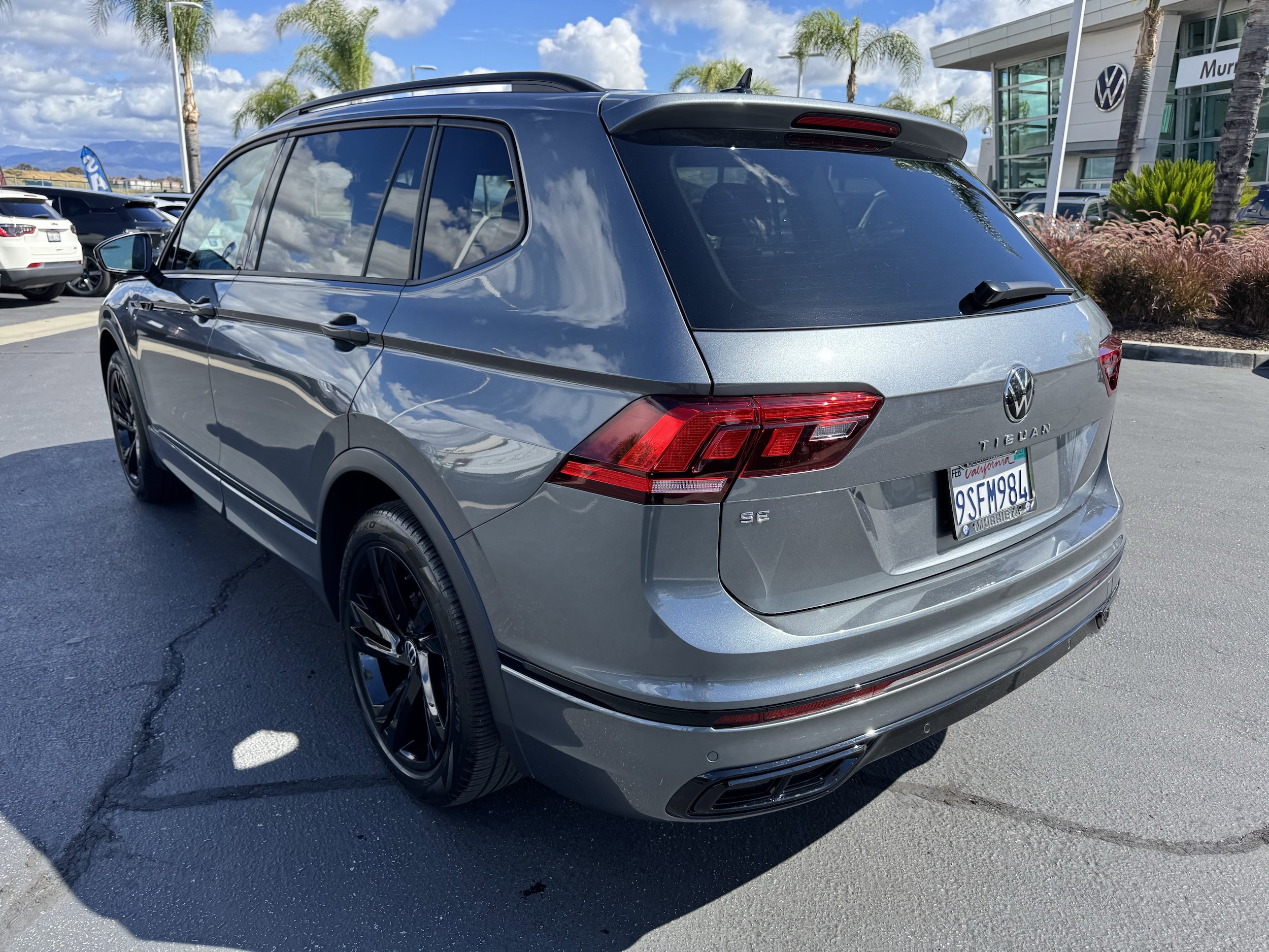 2024 Volkswagen Tiguan 2.0T SE R-Line Black photo 3