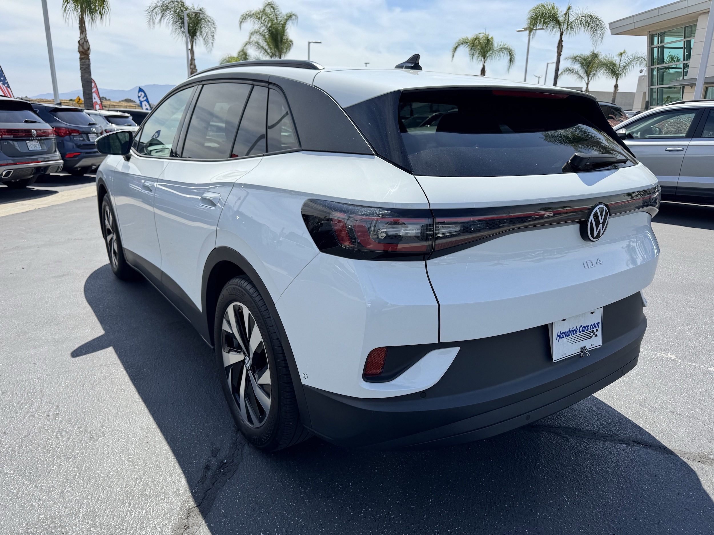 2023 Volkswagen ID.4 Standard photo 3