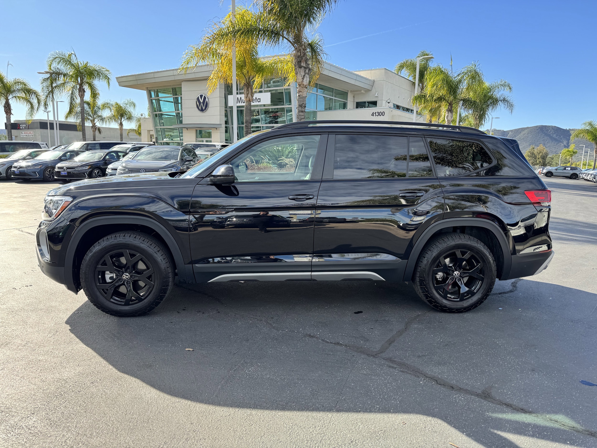 2025 Volkswagen Atlas 2.0T Peak Edition photo 6