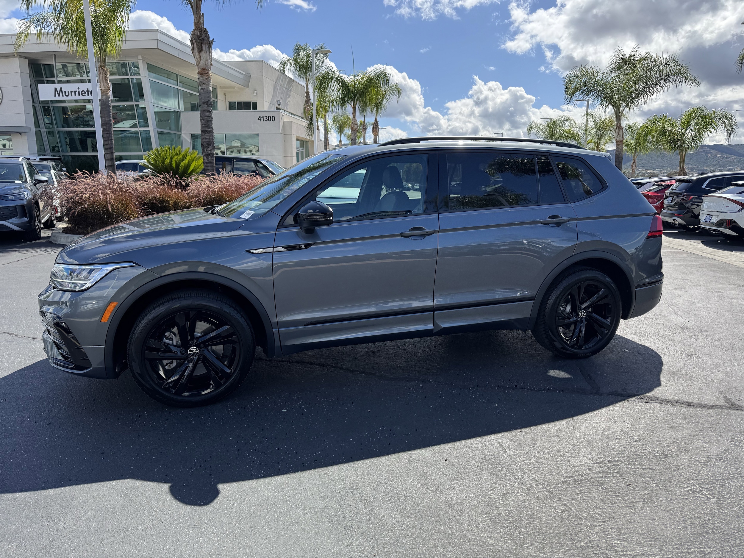 2024 Volkswagen Tiguan 2.0T SE R-Line Black photo 6