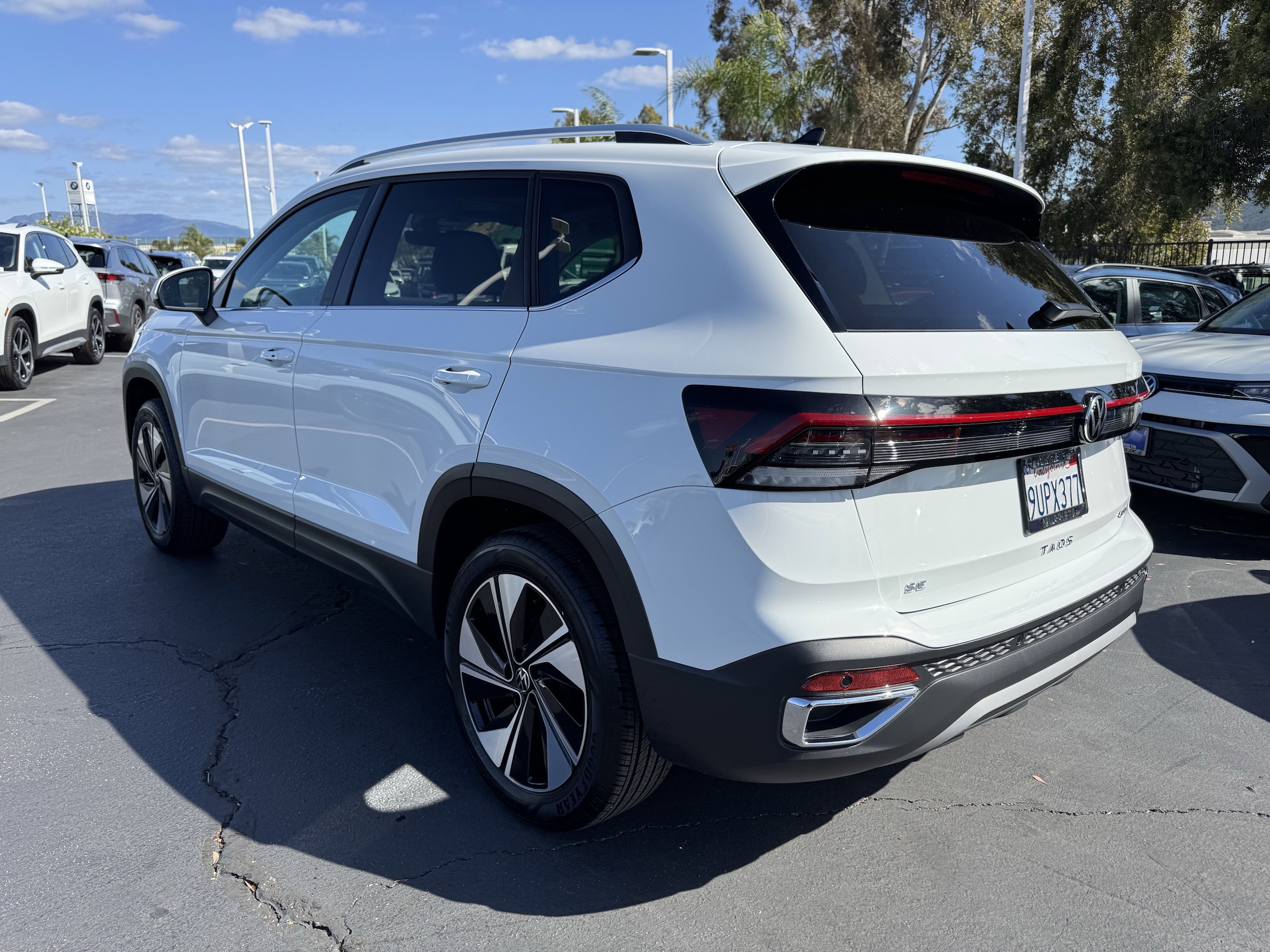2025 Volkswagen Taos SE photo 6