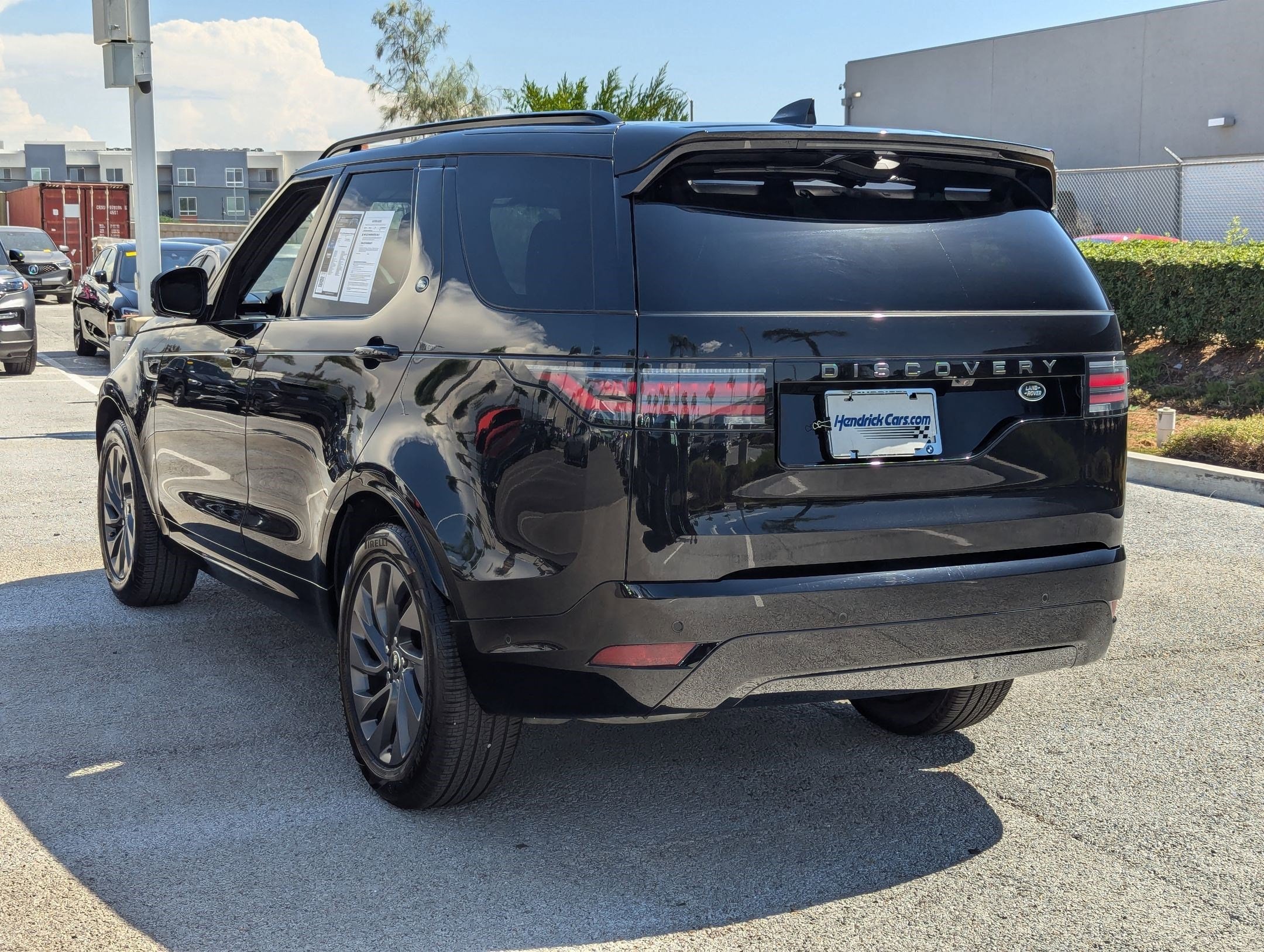 2023 Land Rover Discovery S R-Dynamic photo 6