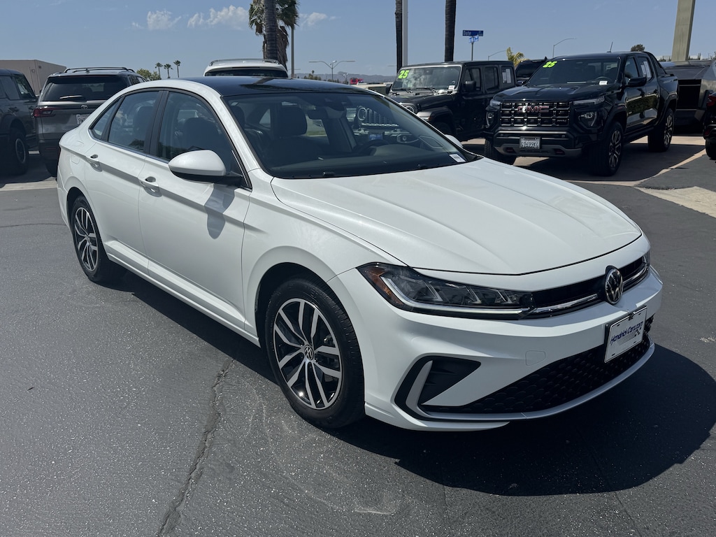 Used 2025 Volkswagen Jetta SE Sedan