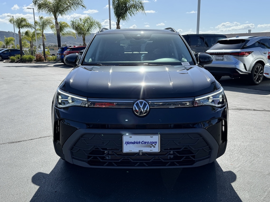Used 2025 Volkswagen Taos SE Black SUV