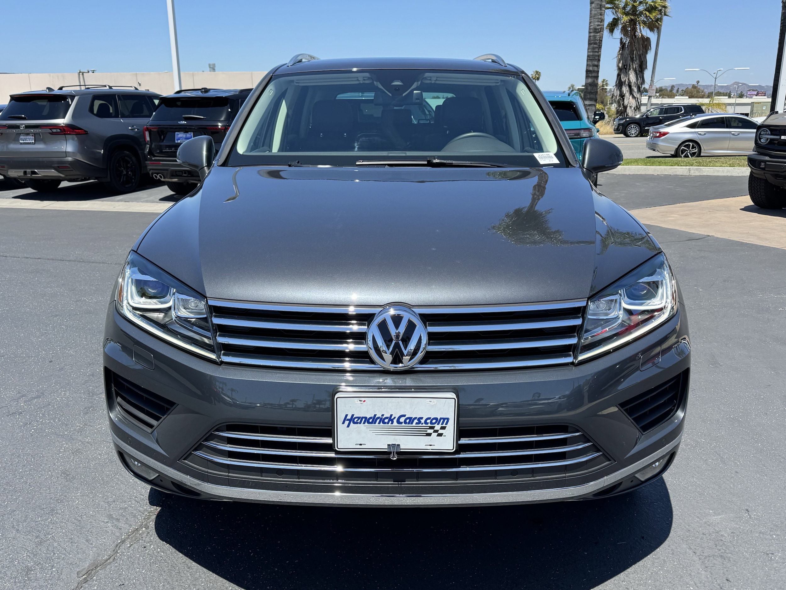 2015 Volkswagen Touareg Lux photo 2