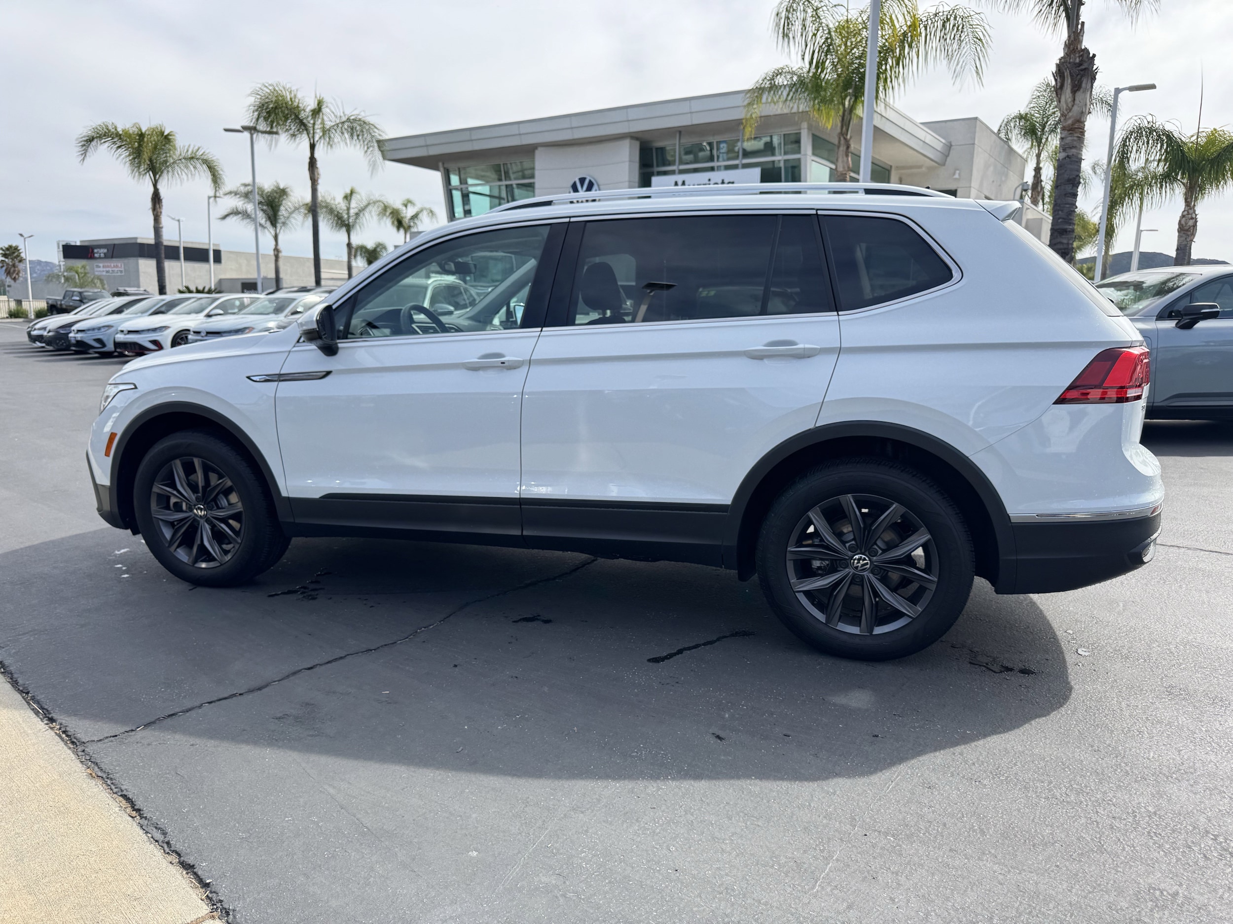 2024 Volkswagen Tiguan 2.0T SE photo 6