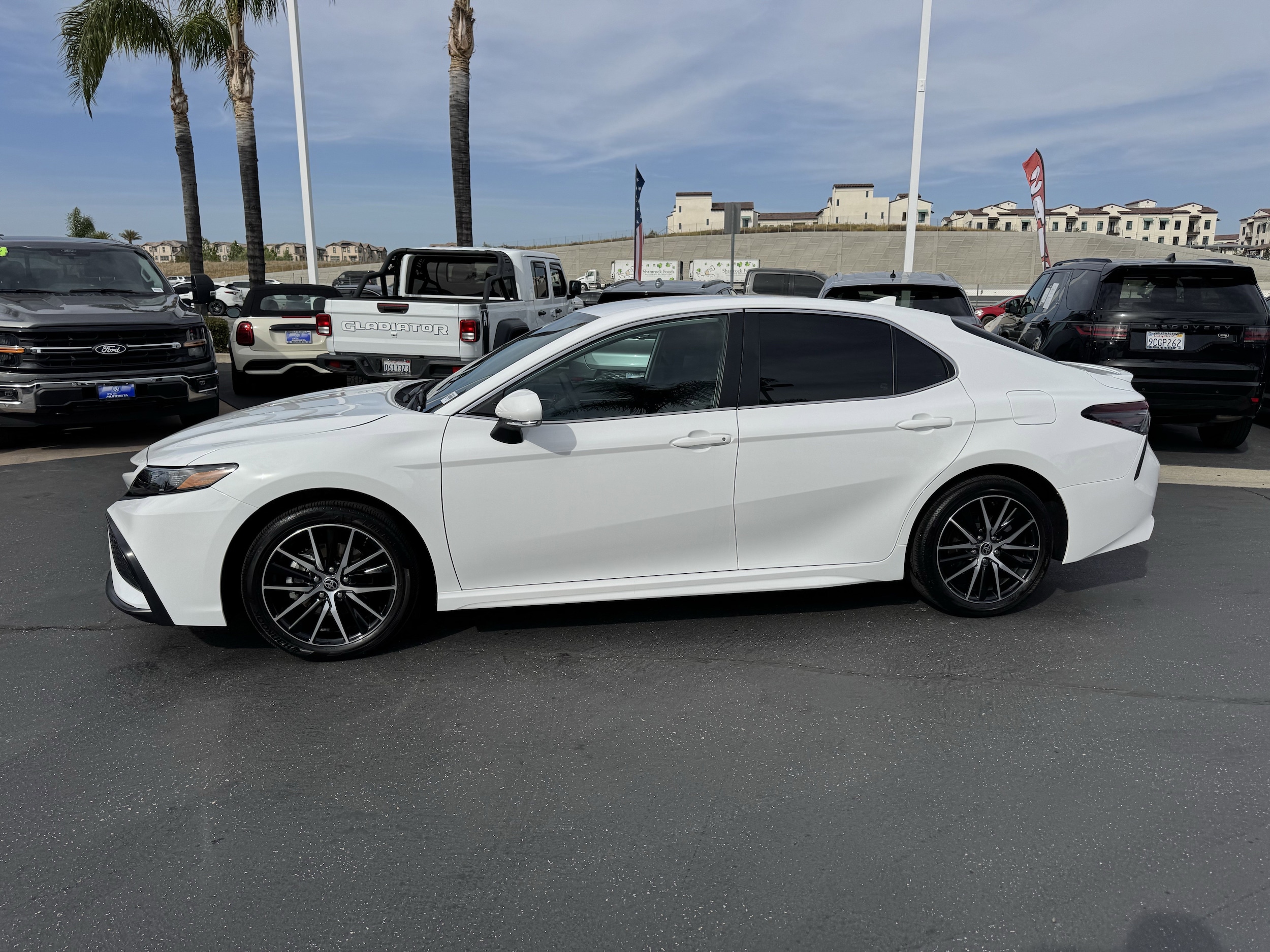 2023 Toyota Camry SE photo 6