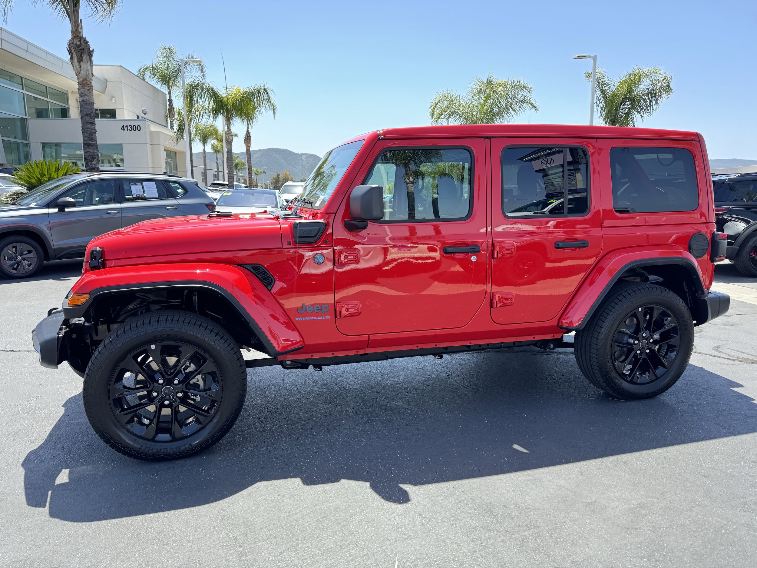 2025 Jeep Wrangler 4xe Sahara photo 5