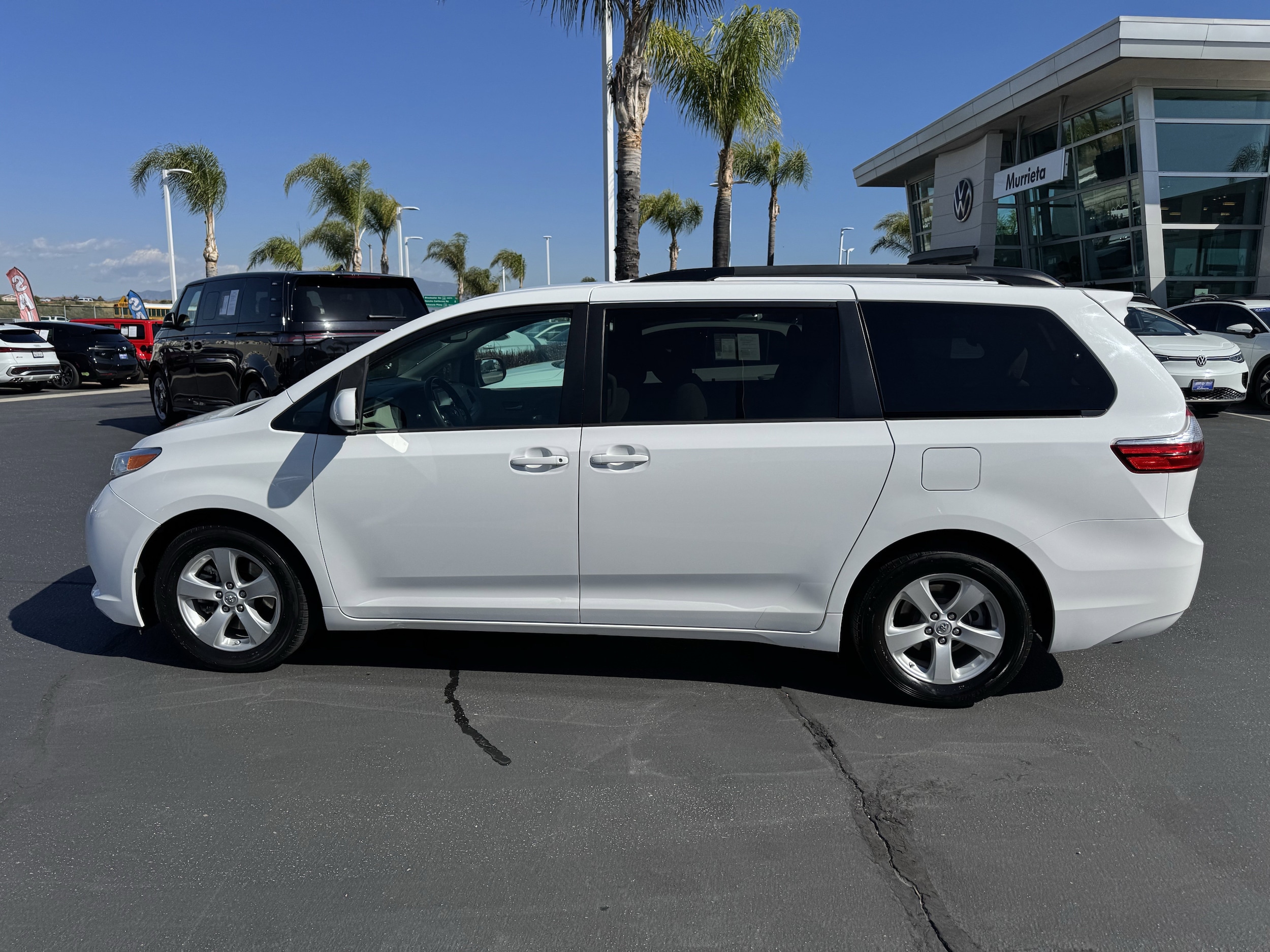 2017 Toyota Sienna LE Auto Access Seat photo 6