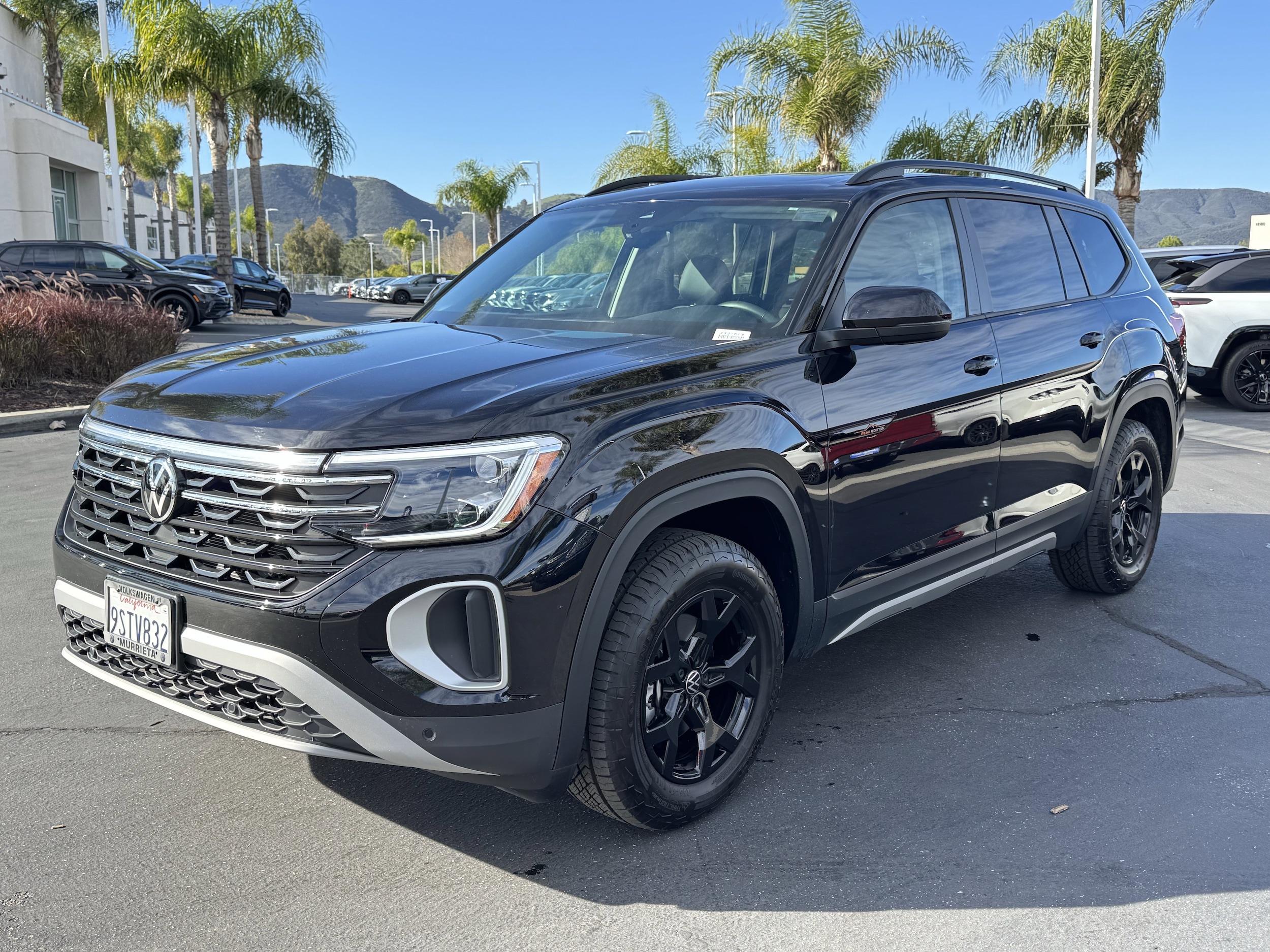 2025 Volkswagen Atlas 2.0T Peak Edition photo 4