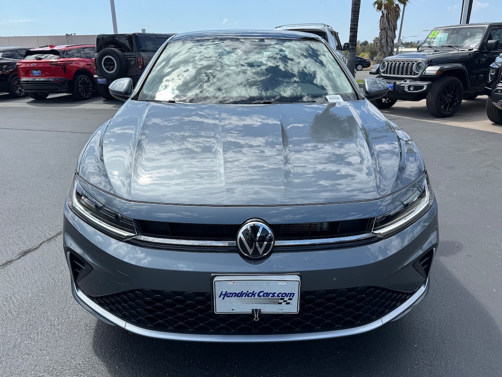 Used 2025 Volkswagen Jetta SE Sedan
