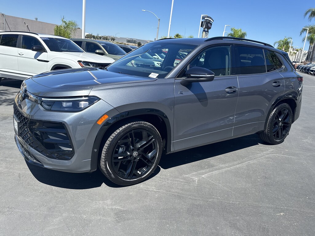 Used 2026 Volkswagen Tiguan SE R-Line Black SUV