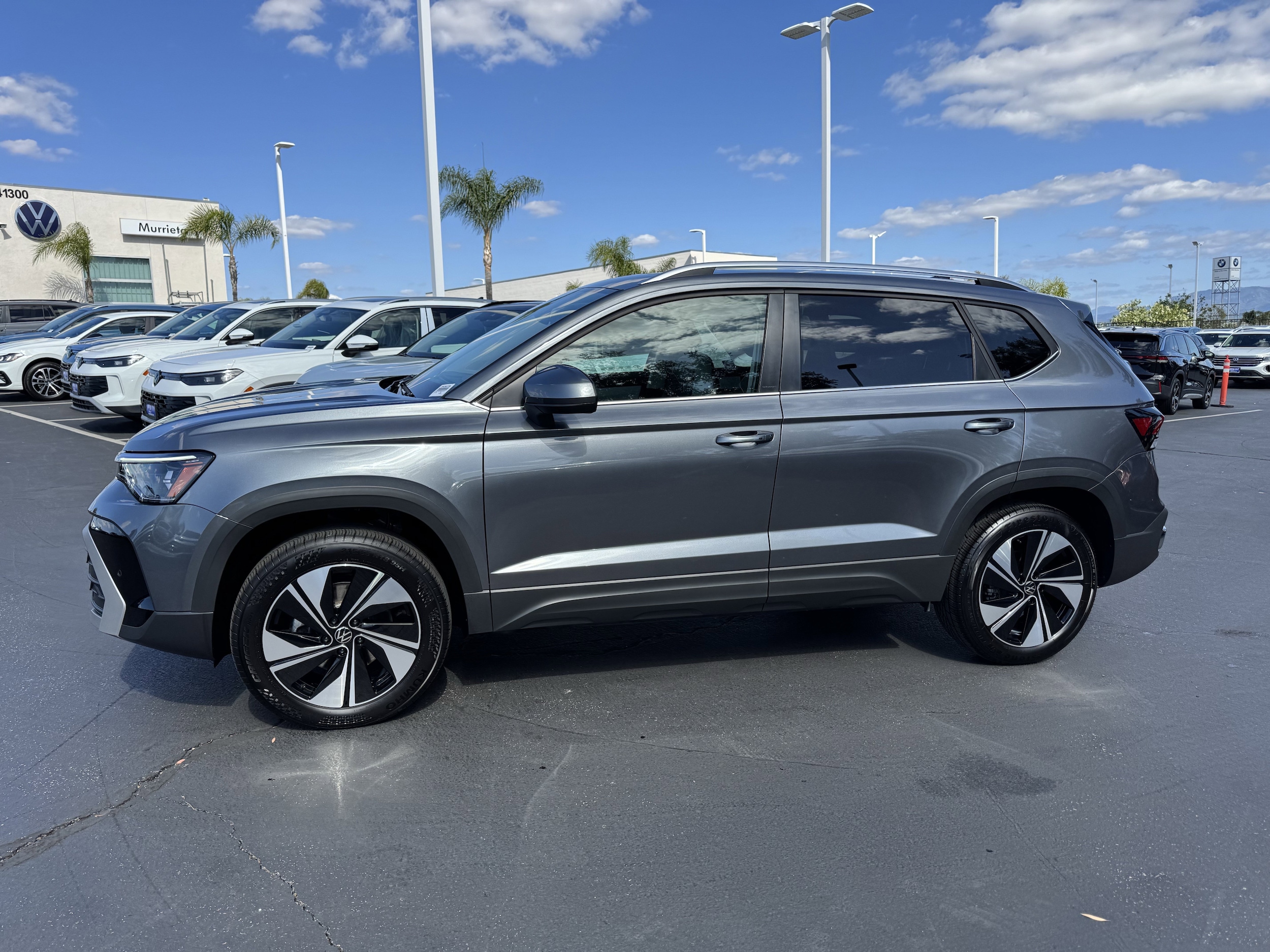 2025 Volkswagen Taos SE photo 5