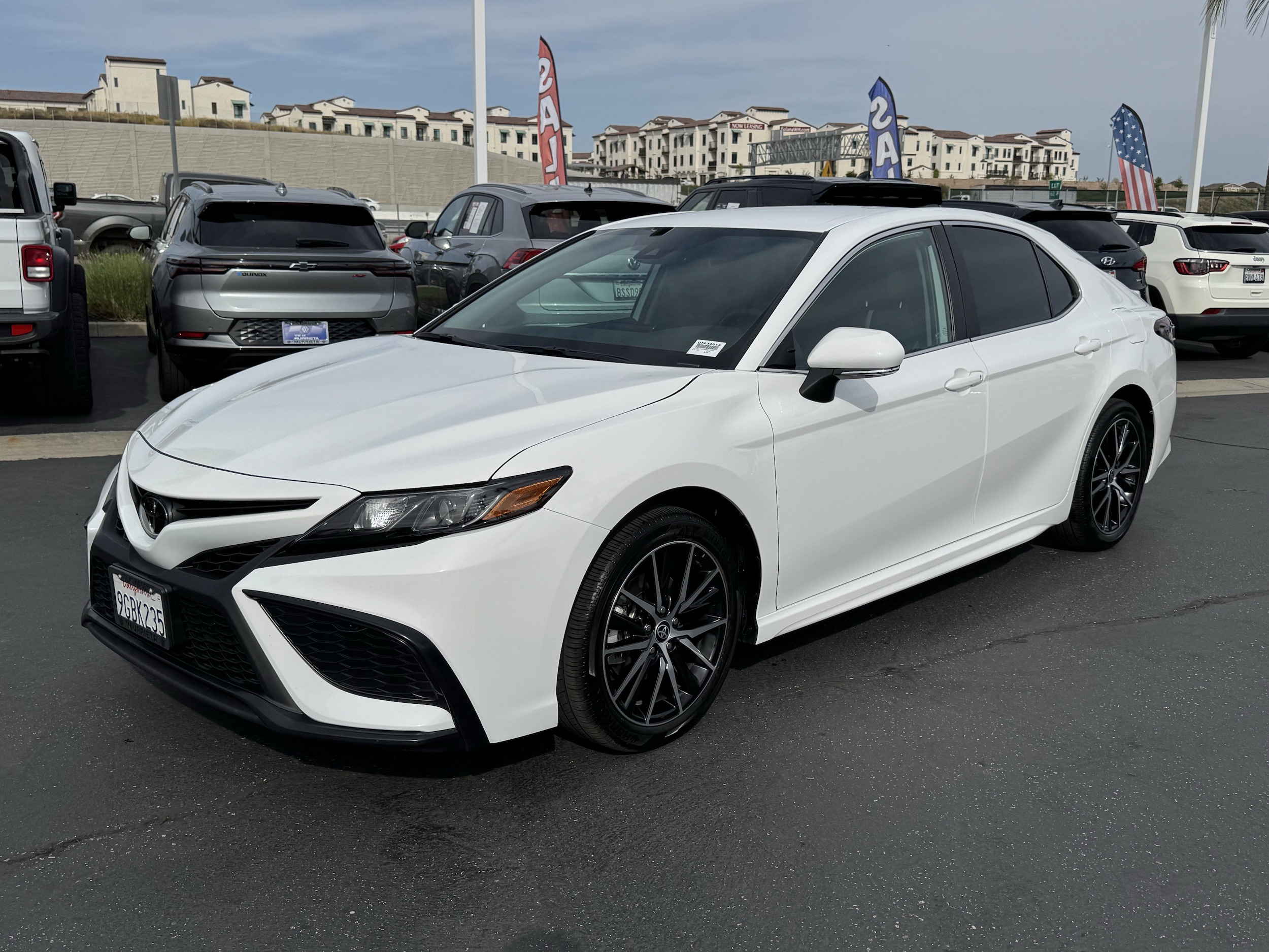 2023 Toyota Camry SE photo 4