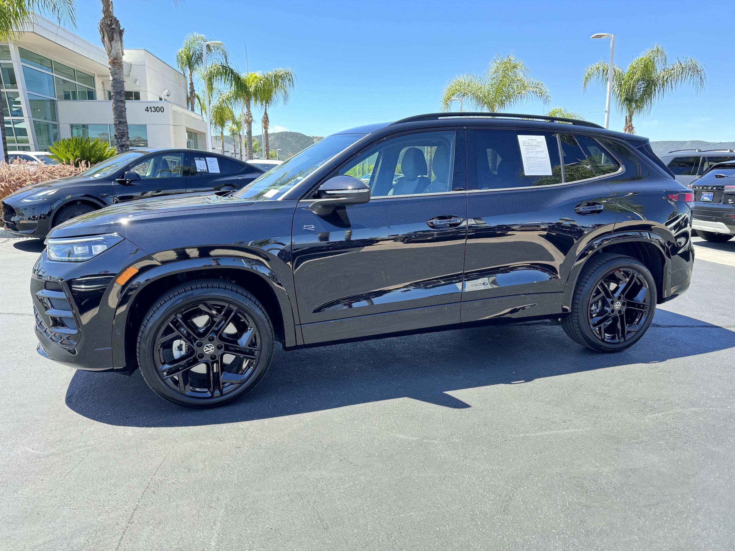 2026 Volkswagen Tiguan 2.0T SE R-Line Black photo 6