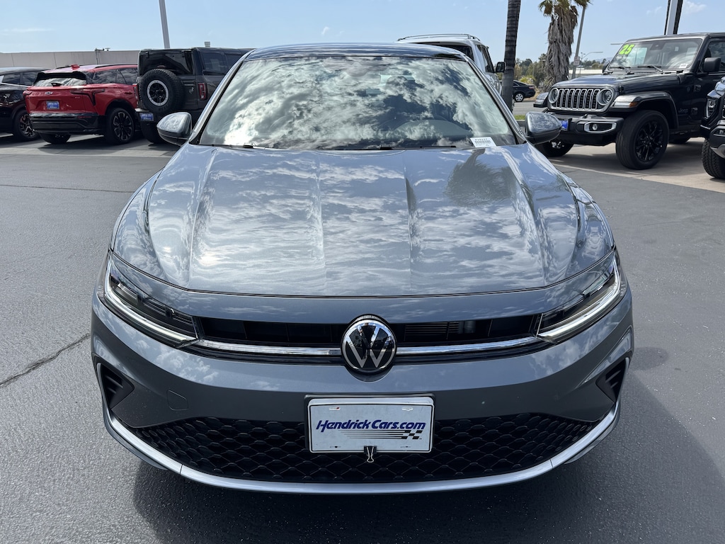 Used 2025 Volkswagen Jetta SE Sedan
