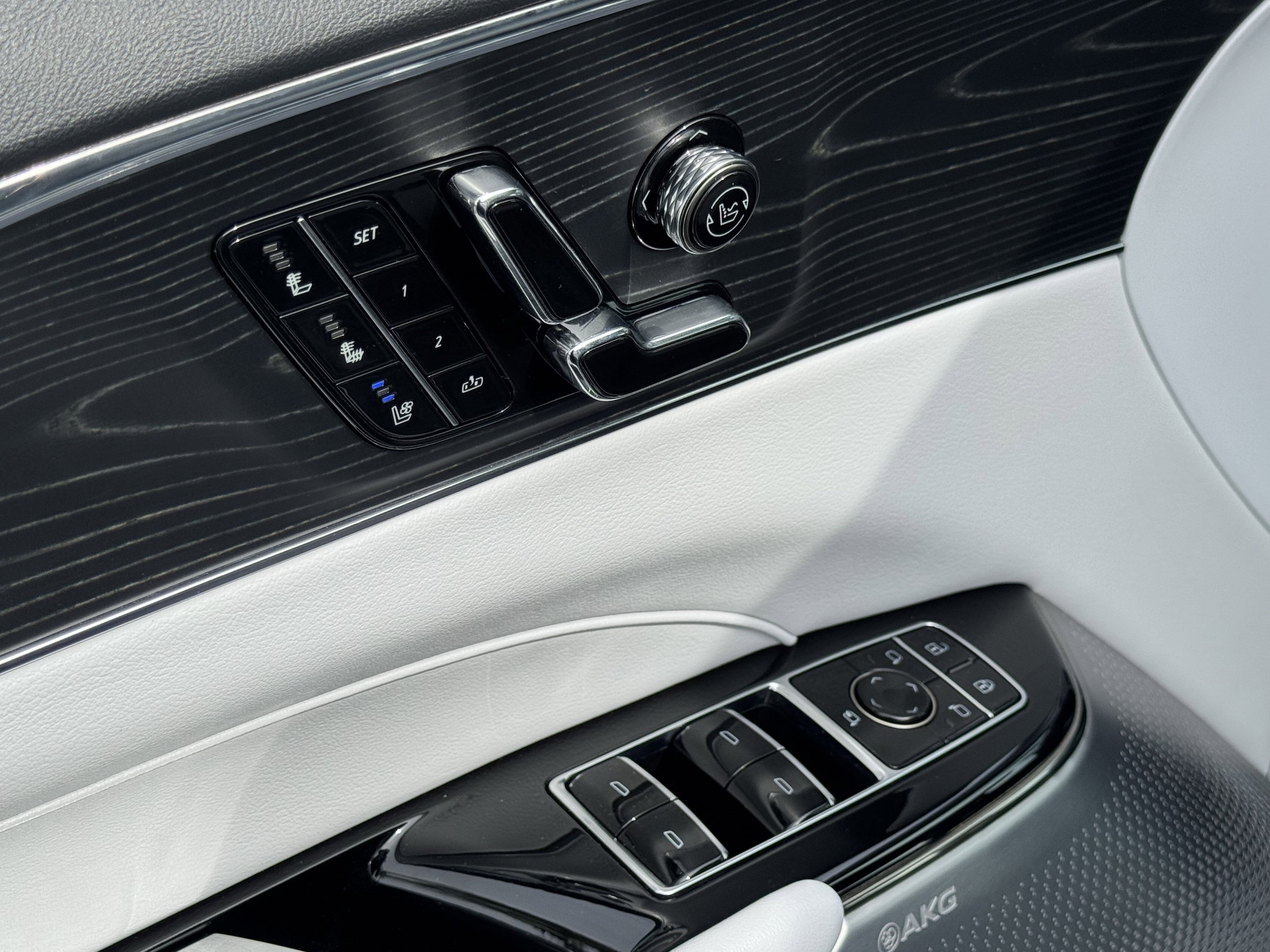 2024 CADILLAC Lyriq Luxury photo 3