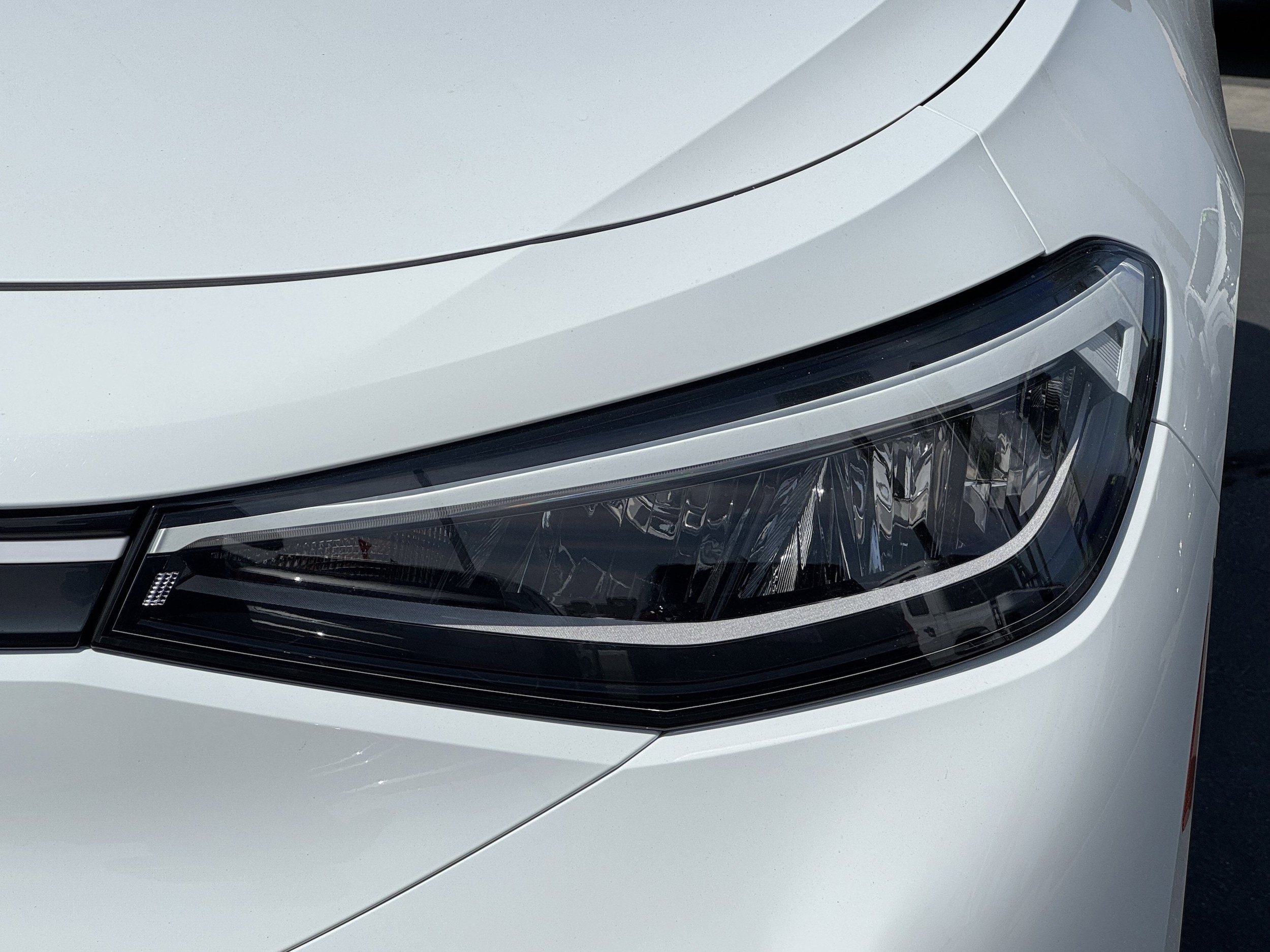 2023 Volkswagen ID.4 Standard photo 5