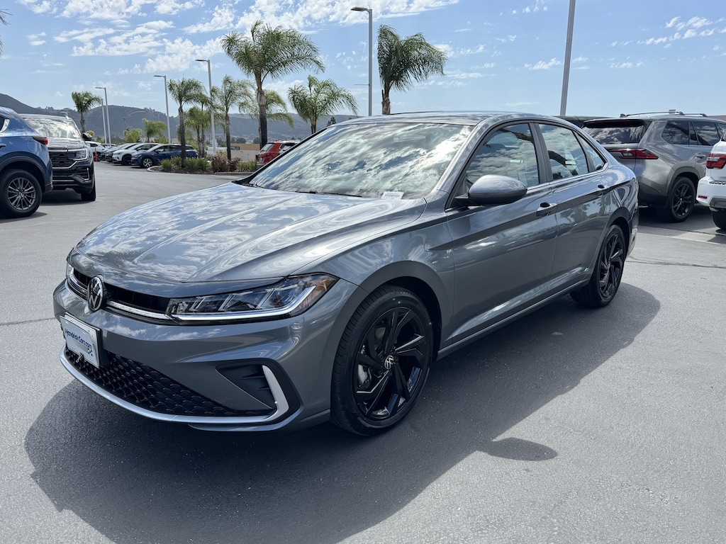 Used 2025 Volkswagen Jetta SE Sedan