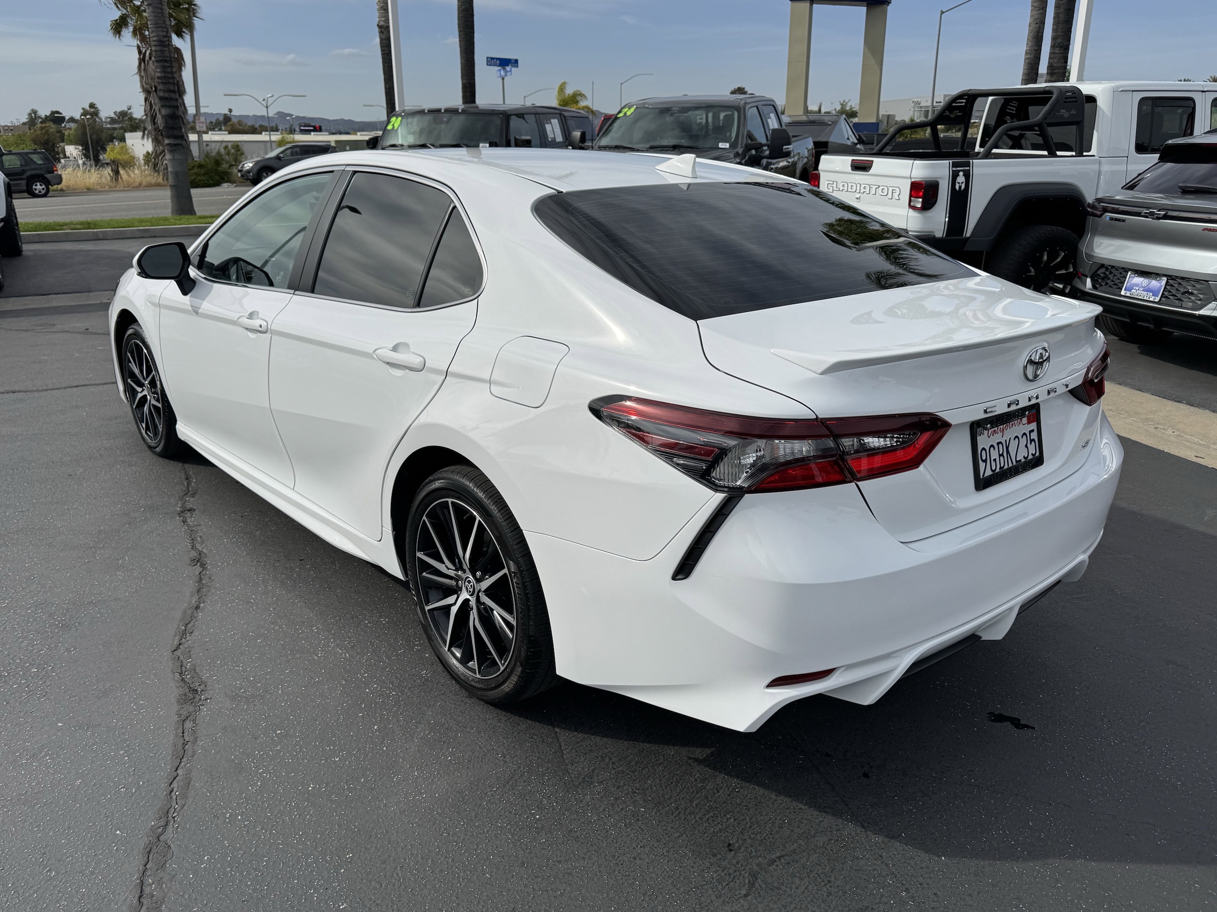 2023 Toyota Camry SE photo 3
