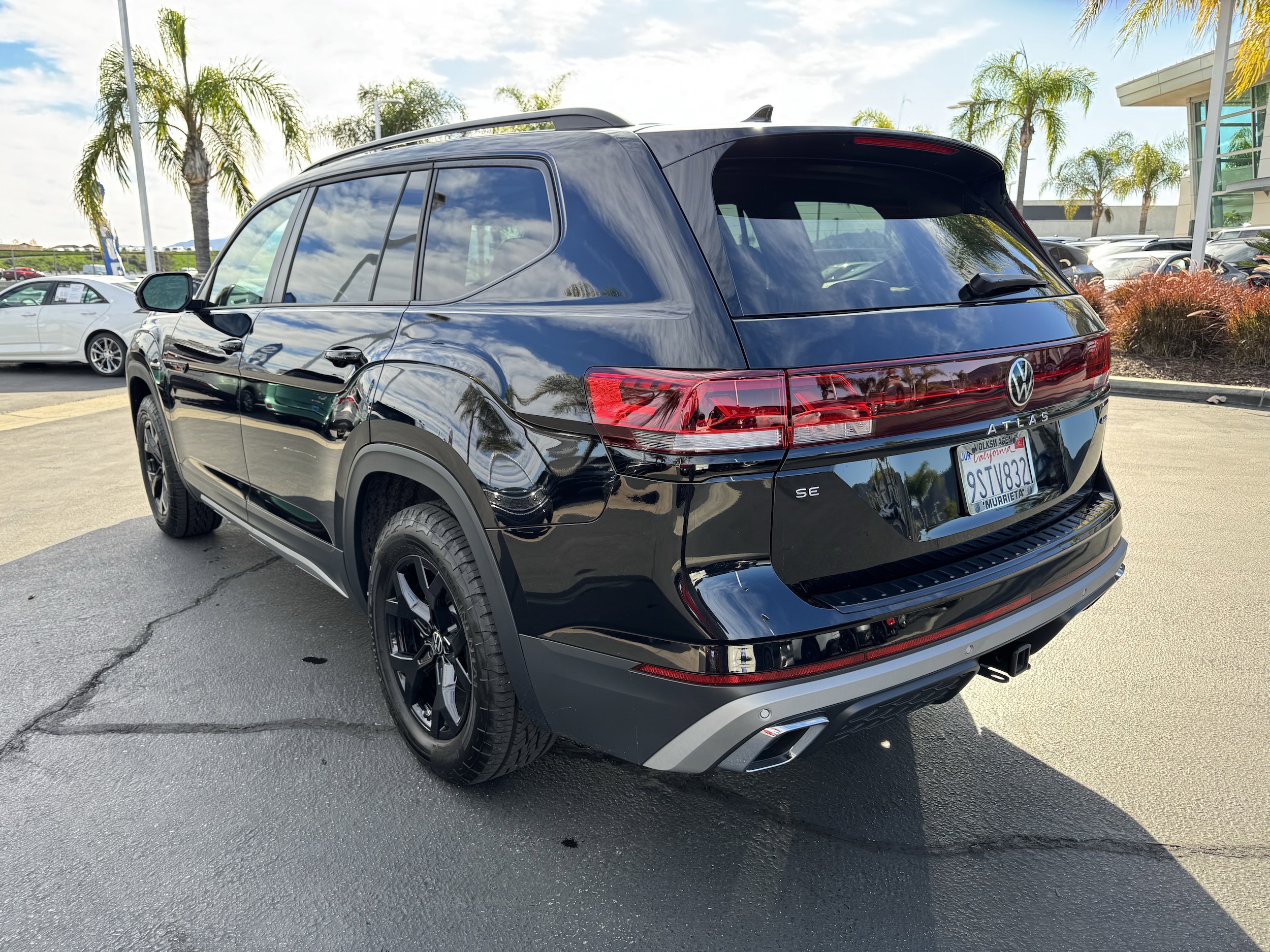 2025 Volkswagen Atlas 2.0T Peak Edition photo 3
