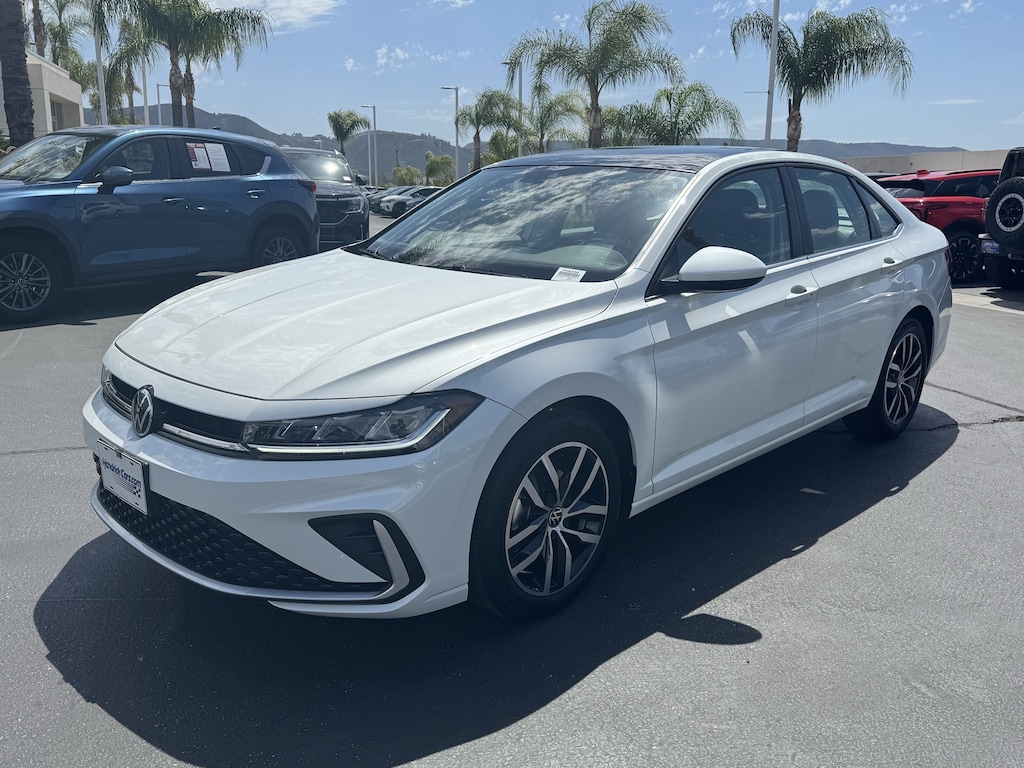 Used 2025 Volkswagen Jetta SE Sedan