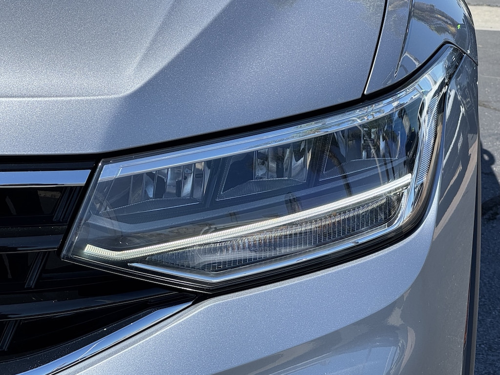Used 2024 Volkswagen Tiguan SE R-Line Black SUV