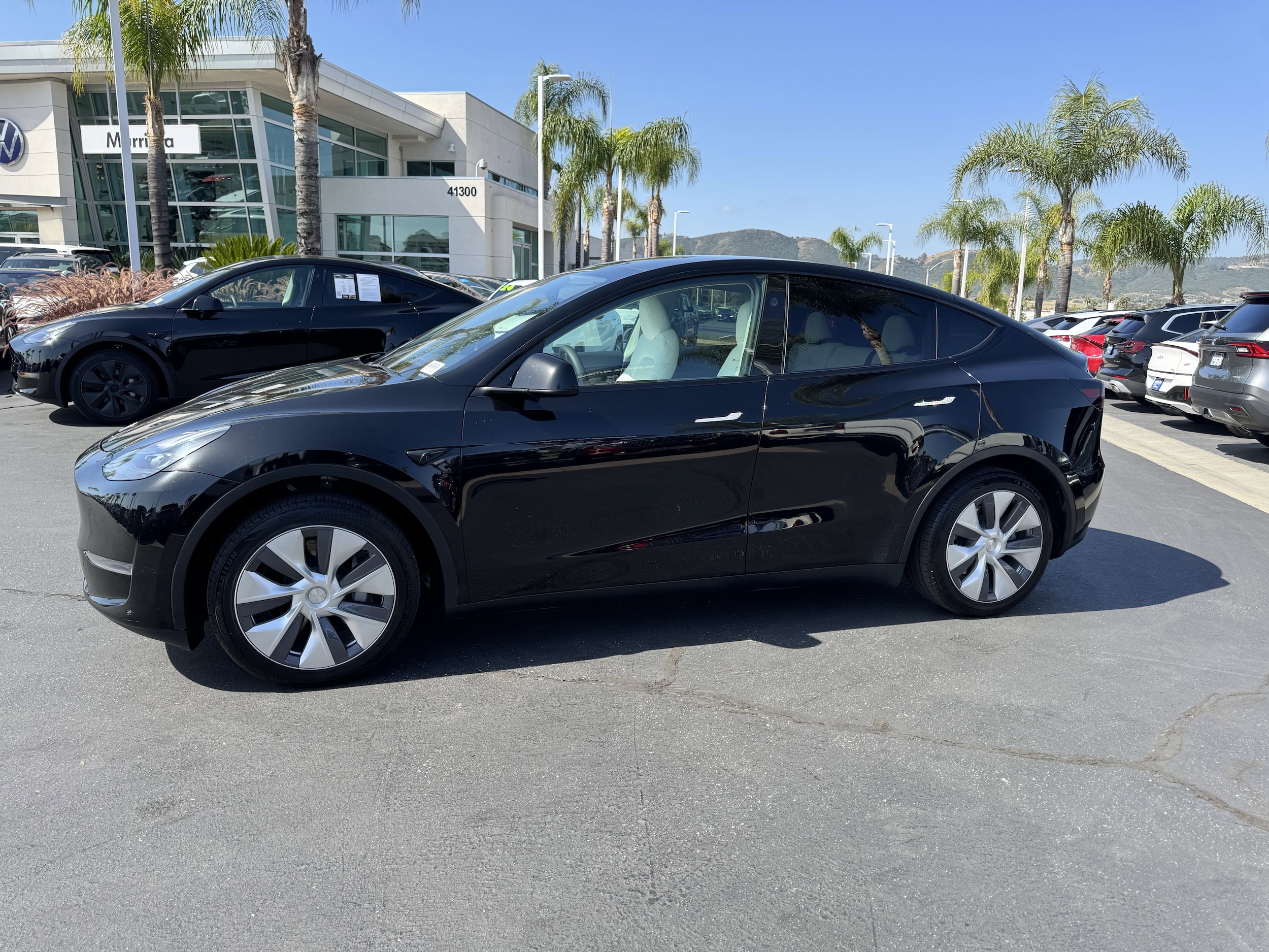 2024 Tesla Model Y Long Range photo 3