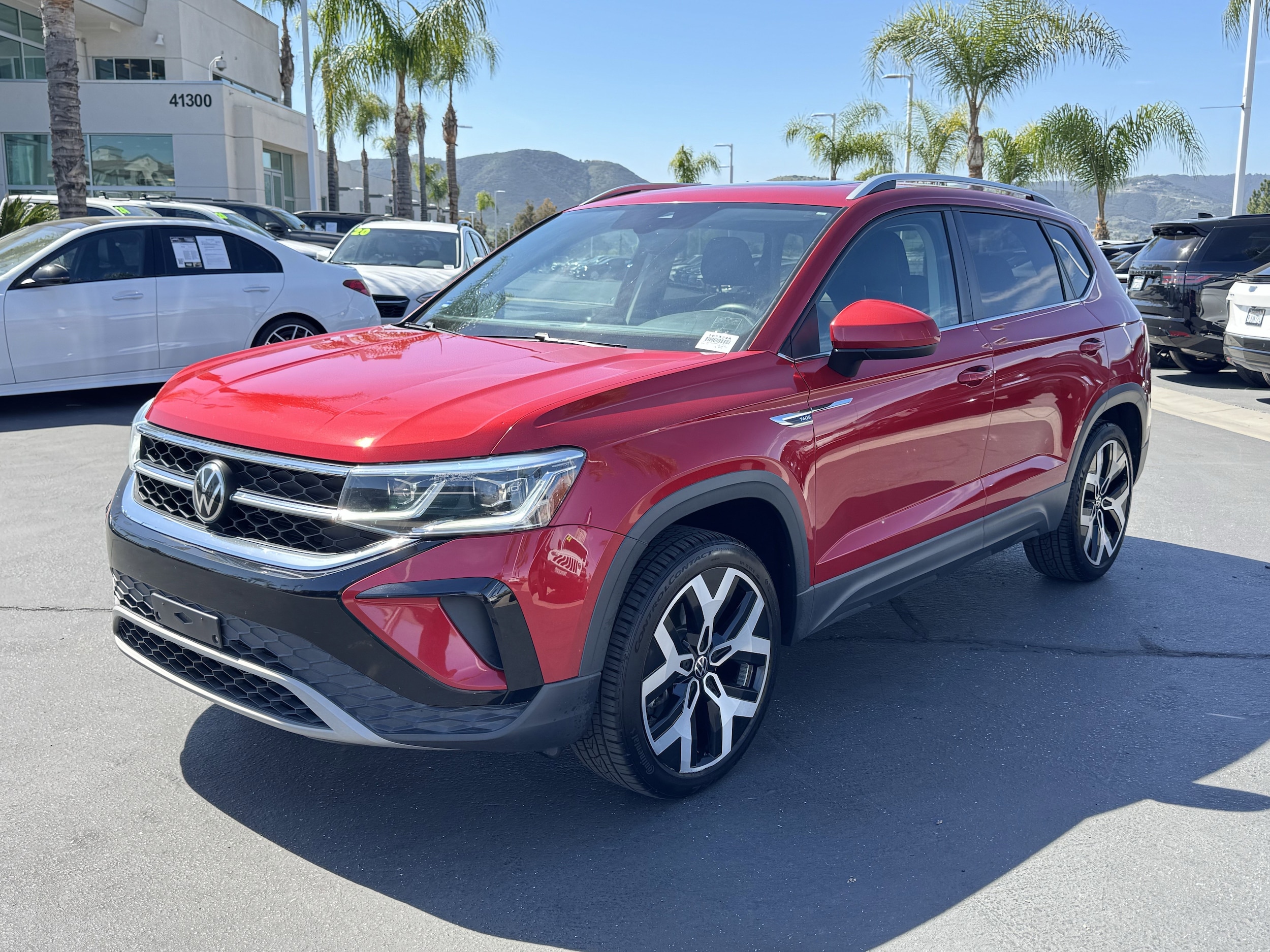 2022 Volkswagen Taos 1.5T SEL 4MOTION photo 4