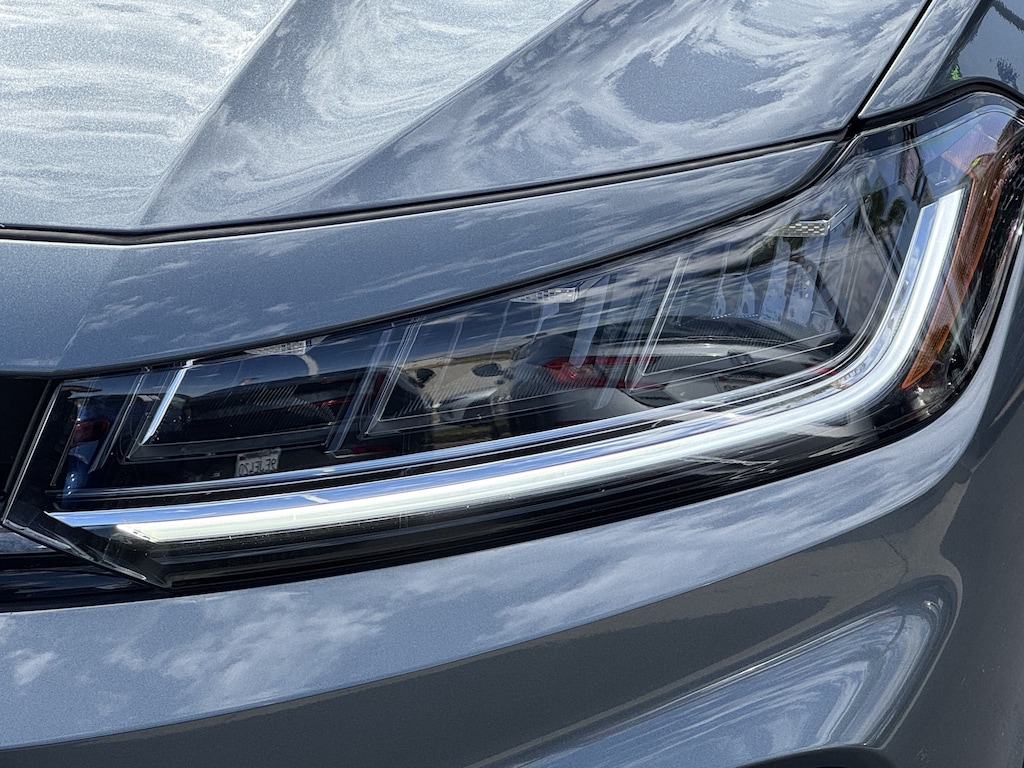 Used 2025 Volkswagen Jetta SE Sedan