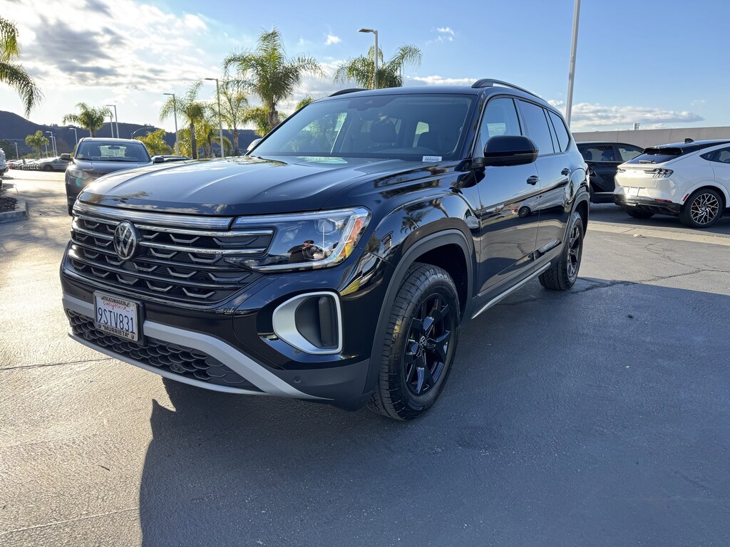 Used 2025 Volkswagen Atlas 2.0T Peak Edition SUV