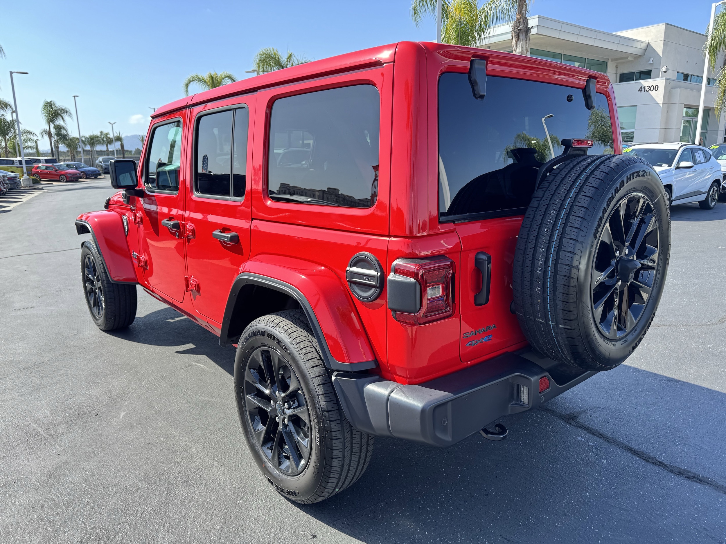 2025 Jeep Wrangler 4xe Sahara photo 6